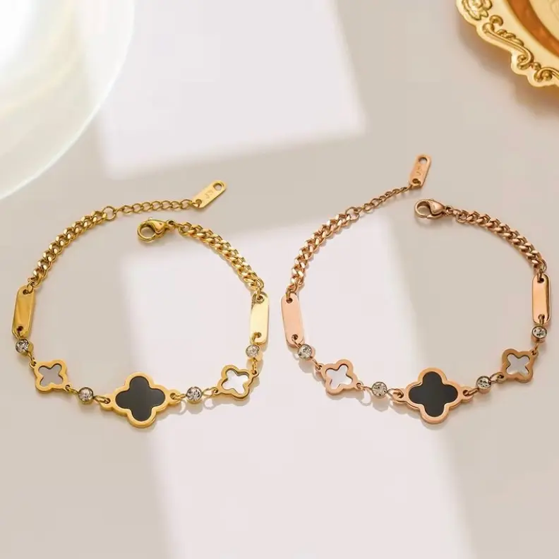 Gelang titanium wanita Perhiasan Harian Gelang Berbahan titanium Anti karat Elegan cocok di pakai buat harian model kait clover