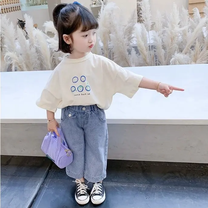 Setelan Anak Perempuan T-Shirt Lucu+Celena Kaki lebar Panjang Jeans Terbaru Set Anak Bahan Soft Fashion Celana Baju