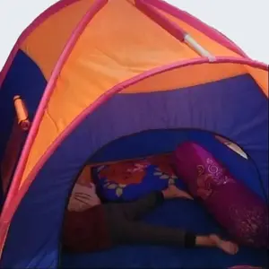 Tenda Anak ukuran 120cm x 120cm dengan Desain Warna Cerah dan Karakter Menggemaskan.