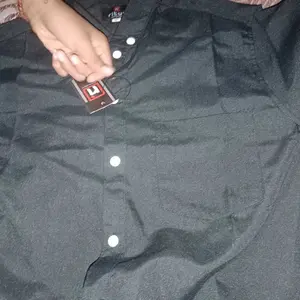 Kemeja Polos Pria Lengan Panjang Katun Premium Baju Kerja Kampus Kondangan Kantor Formal Casual Santai Nyaman Simple Navy Putih Hitam Slimfit kerah Kancing Variasi Hem