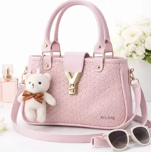 Rcs Bag Tas Selempang Wanita Alishya Terbaru dengan Gantungan Boneka Lucu Cocok untuk OOTD Fashion Wanita dan Gaya Sehari-hari