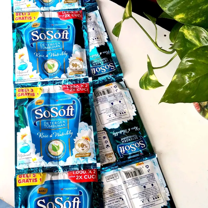 SoSoft kemasan sachet isi 16 renceng deterjen cair 3