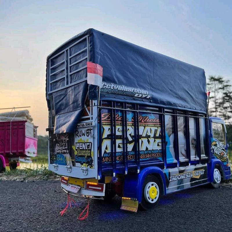 promo murah miniatur truk full variasi lampu dan free terpal Toy 2