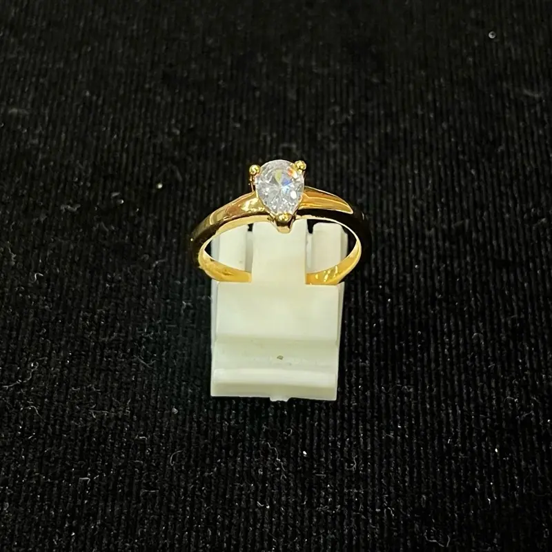 Cincin Permata Putih - Mewah, Elegan & Glamour Cincin Permata Putih - Mewah, Elegan & Glamour