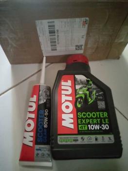 Product Review of OLI MOTUL SCOOTER EXPERT LE SAE 10W-30 800 ML - 1 LITER  (HIJAU) ORIGINAL Kendaraan Mesin Motor Motorcycle Oil from e**1 0