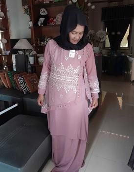 Product Review of Na Fashion- NAMIRA Dress Gamis Malaysia Kombinasi Brukat Bahan Crinkle Premium mix brokat sapto minimalis cantik mewah elegant from R**e 2