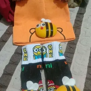 kupluk pom pom satu set sama kaoskaki usia 0-3th