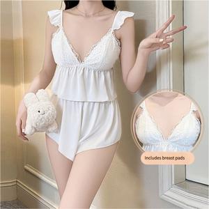 Set Piyama Sutera Tanpa Lengan, untuk Wanita, Leher V Dalam, Ringan dan Bernafas, dengan Bra Terbina dalam, Kamisol dan Seluar Pendek, Rekaan Lengan Terbang, Selesa dan Seksi, Sesuai untuk Pakaian Rumah, Gaya Comel dan Seksi, Pakaian Musim Panas