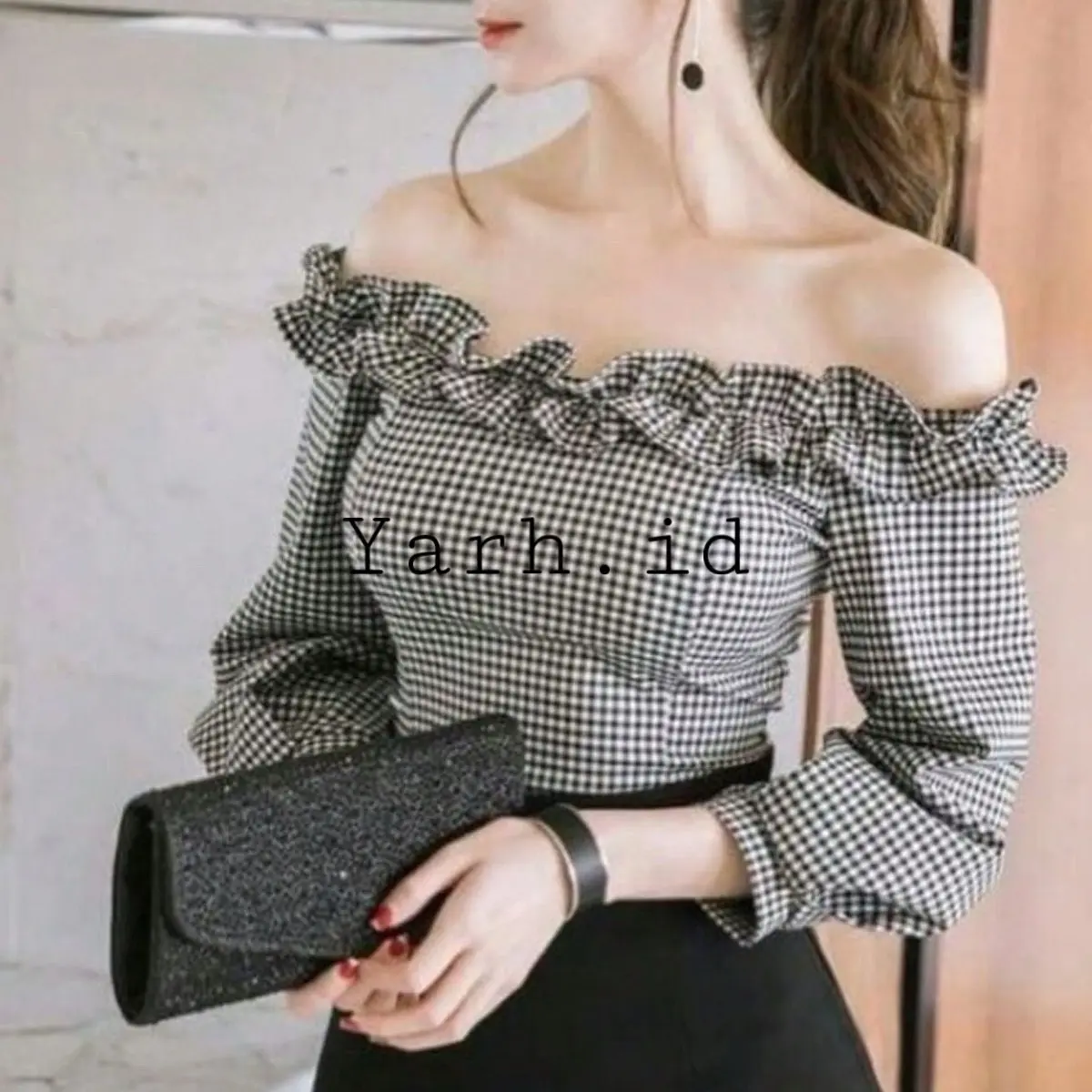 Harmonie sabrina  Atasan crop lengan panjang