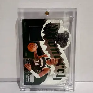 2022-23 Panini Crown Royale Monarch Memorabilia Giannis Antetokounmpo Game-Worn Patch