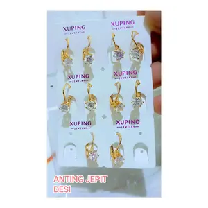 Anting Fashion Desi Titanium Tahan Karat Nyaman dan Elegan Asessoris Wanita Permata
