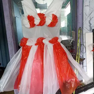 kostum kresek merah putih,kostum tema daur ulang,kostum fashion show