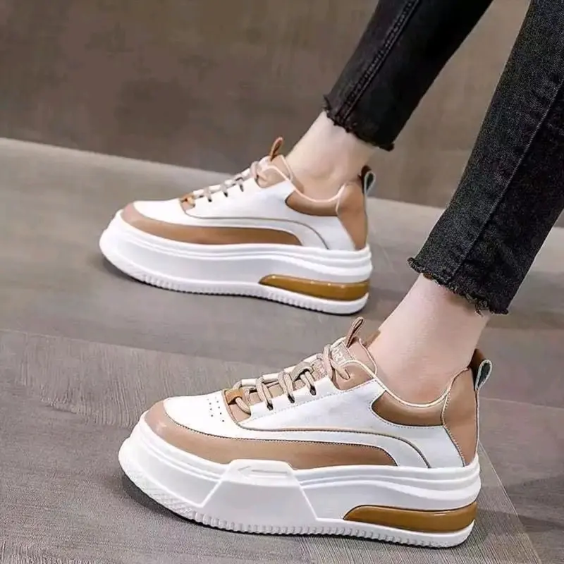Sepatu Sneakers Wanita RMD 01 keren 0