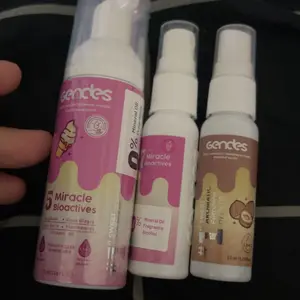 [ BUY 2 GET 1 ] Bundling Gendes Feminine Hygiene Foam & Spray Free Spray Hazelnut | Perawatan Area Kewanitaan  | Membantu Mengurangi Keputihan | Membantu Menghilangkan Aroma Tidak Sedap Pada Area Kewanitaan