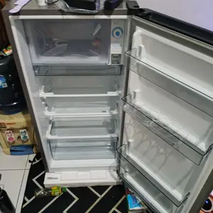 HISENSE-RR195D4IGN-Kulkas 157L -Kapasitas 1 Pintu -Desain Unik Dan Bergaya-Ruang Pendinginan-Tombol Pencairan Es- Separate Chiller -Lampu LED-Big Door Balcony-Anti Bacteria Dool Seal-Fruit&Vegetable Box