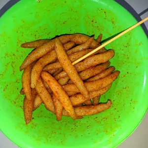 Cicos atau petrik Jajanan jadul snack SD pedas Makanan kering atau setengah matang