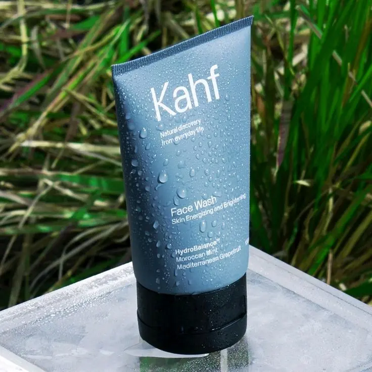 KAHF face wash membantu mengangkat kotoran pada wajah Biru Facial