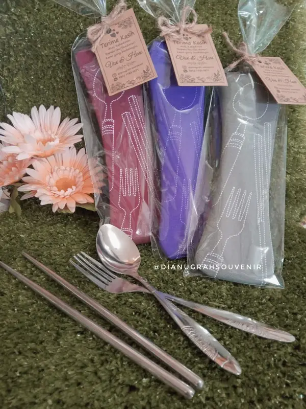 souvenir sendok wayang stainless kemasan pouch Garpu Set 0