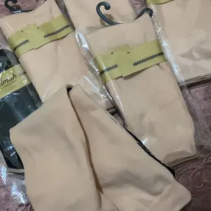 Kaoskaki Jempol Polos Panjang Warna Kulit Krem Coksu Tapak Hitam Lusinan Bahan Nilon Lembut Muslim