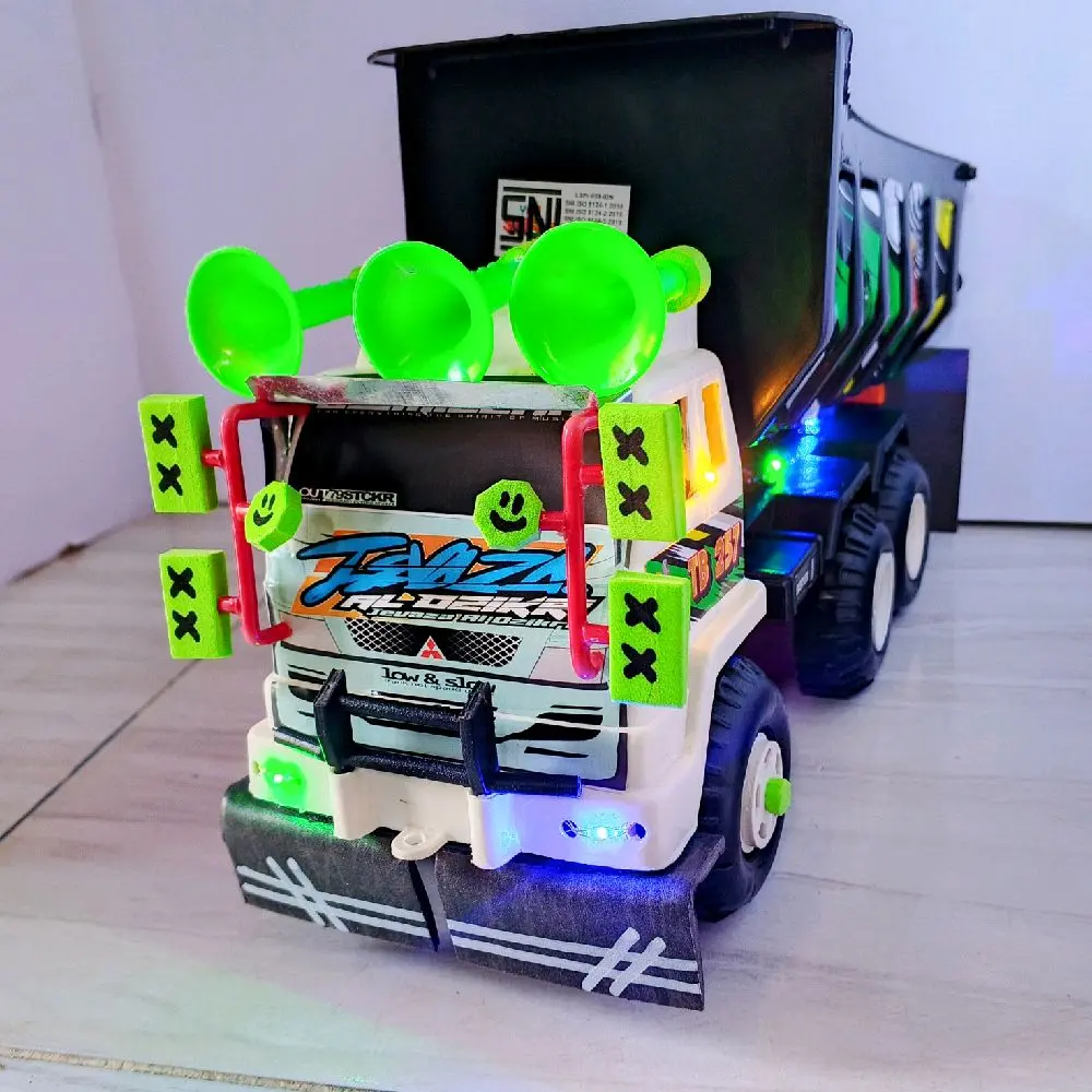 Miniatur truk oleng truck pasir Mobil plastik Modifikasi mainan anak Permainan Mobilan Lampu