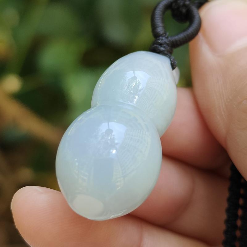 Kopitiam Blessing Natural Type A Jadeite Gourd Pendant (Sku: pendant437) 5