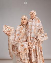 Gambar ATTIN MUKENA COUPLE ( Free Pouch Exclusive ) BY NADHEERA - kids celery dari Atiya Busana Kab. Pekalongan 1 Tokopedia