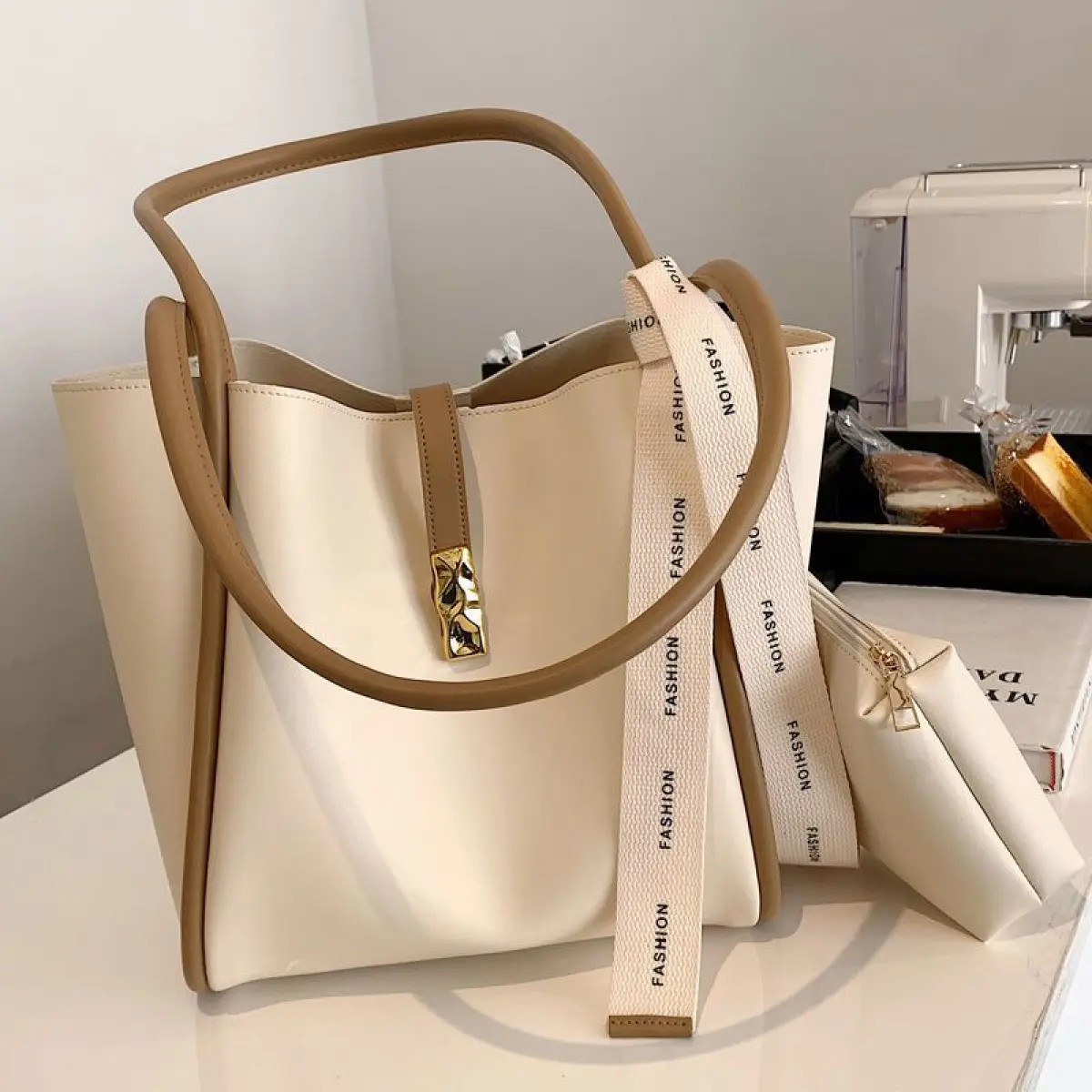 2024 New Large Capacity Totes Commuter Bag Portable and Fashion Commuter Shoulder Underarm Versatile Bucket Bag