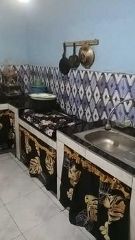 Product Review of PROMO 1 PAKET isi 4 pcs Wallpaper Sticker Dinding Kamar Motif Salur Salur Gelombang & Salur Kecil Warna Abu Silver Putih Daun Pink Daun Pink Salur Putih Salur Biru Salur Krem Salur Kertas Bahan PVC from 🥀**🥀 0