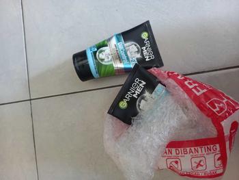 Product Review of (PAKET HEMAT ISI 2) Garnier Men Oil Control Anti Blackheads Brightening Icy Scrub Facial Cleanser Skin Care - 100ml from C** 0