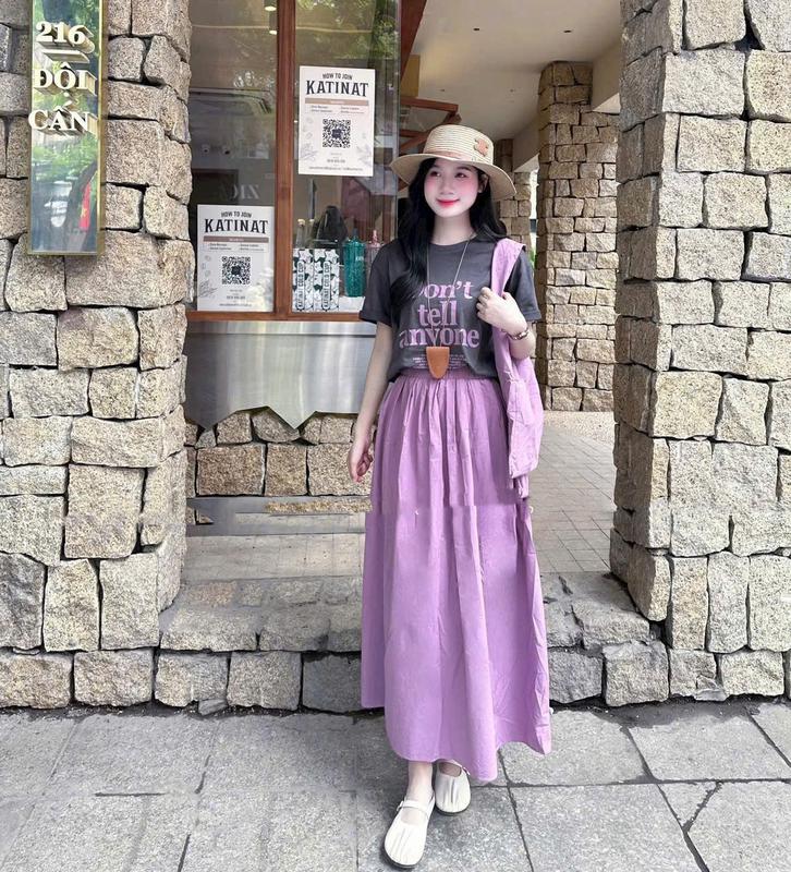 Sét áo thun cotton màu ghi phối chân váy xòe midi tím chất thô (tặng kèm túi ) đáng suông phong cách trẻ trung cho nữ đi chơi, đi du lịch 1