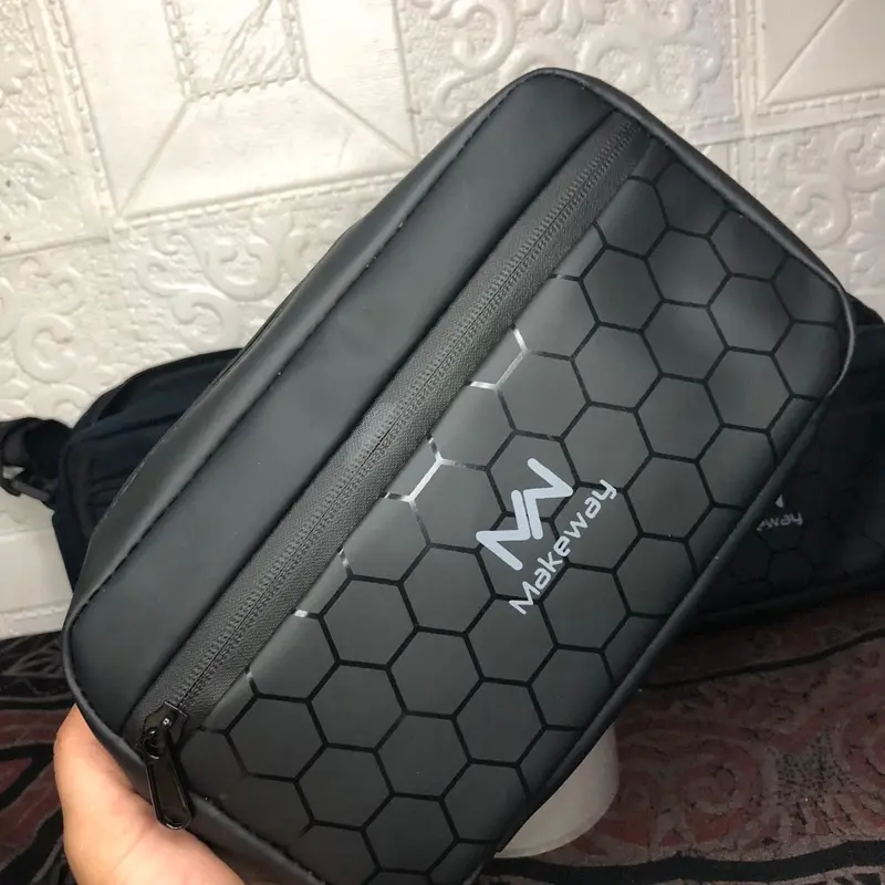 tas hanbag anti air berkaratkter