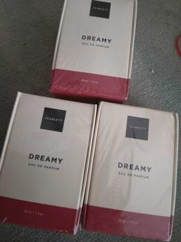 Product Review of Scarlett Whitening Eau De Parfum Sweet Memories | Dreamy Parfum Scarlett Perfume Wangi from R**a K**u 1