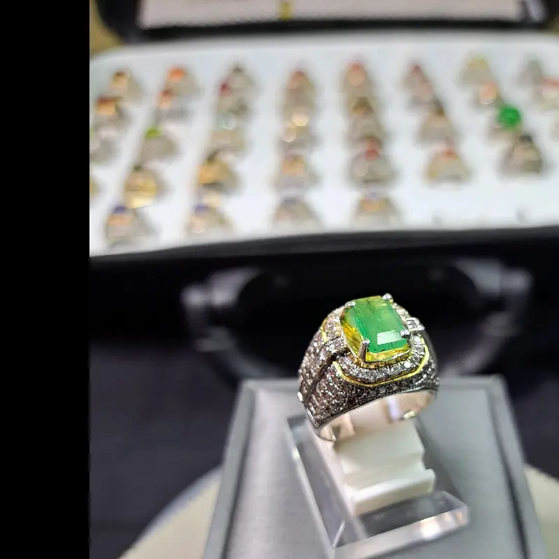 Natural Emerald Beryl                                            Zamrud Colombia 1.9 cts                                            Ring Perak 925 Model Tabur 1