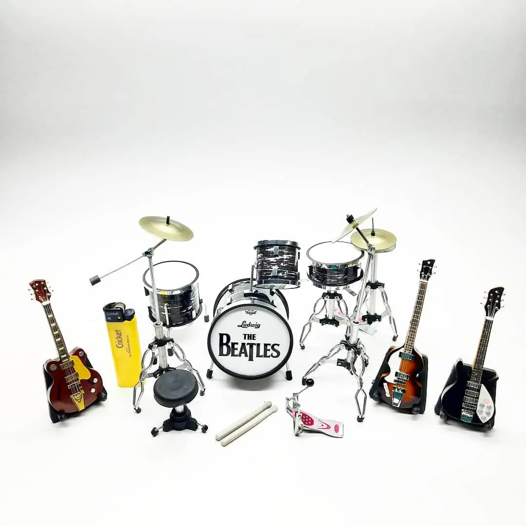 Miniatur alat musik DRUM SET THE BEATLESS 1 : 12 hiasan rak dinding pajangan dekorasi rumah aksesoris action figure 1 : 12