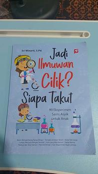 Product Review of BUKU EDUKASI ANAK: JADI ILMUWAN CILIK? SIAPA TAKUT? (99 Eksperimen Sains Asyik untuk Anak) Soft Cover from c**9 1