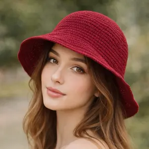 Topi Pantai Wanita Motif Kotak-Kotak Warna Coklat dan Putih untuk Gaya Santai di Pantai