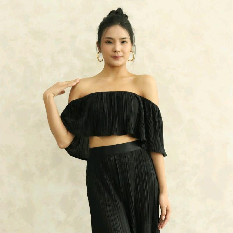 Cleolia 2 Ways Pleated Top in Black 0