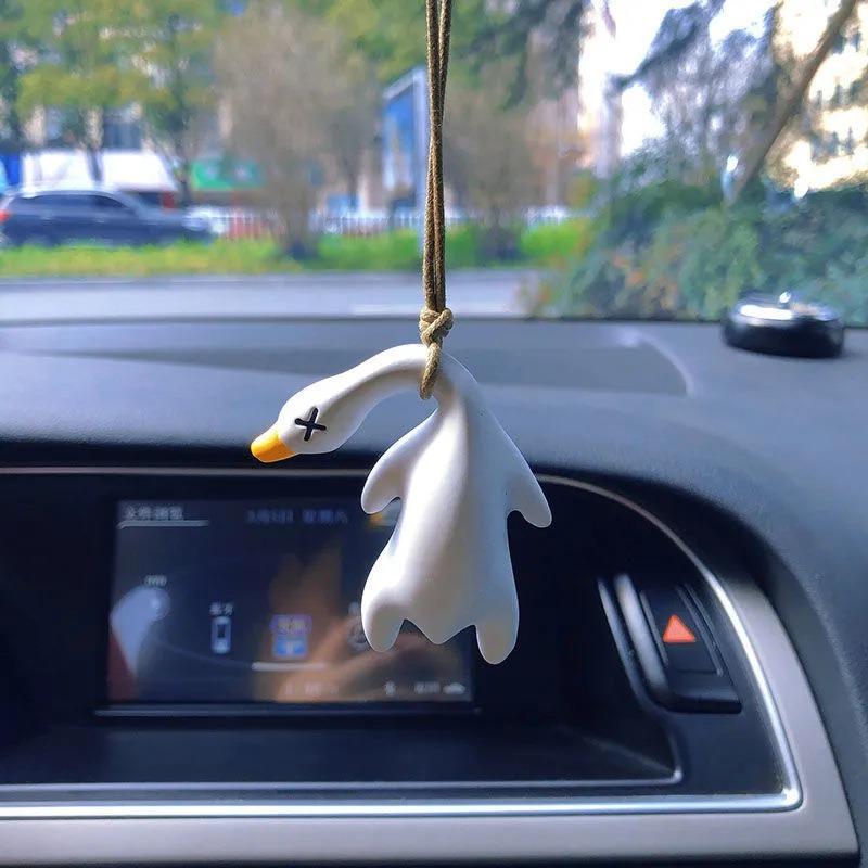Product Introduction of Color-changing roast duck keychain & changes color when exposed to ultraviolet light, suitable for bag pendants and car pendants for decoration 2
