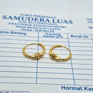 anting klip bandul bola motif ukir berlapis emas muda free surat dari toko Earrings Elegan