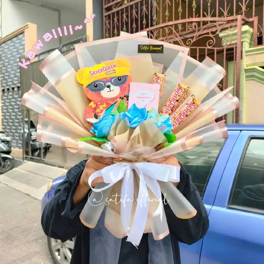 (READY STOCK) Bouquet Coklat Silverqueen Bear Bisa Nyala 3 model kelap-kelip Edisi Valentine 2025 | gift valentine's |Bucket Hadiah Valentine | Bucket Bunga Butterfly LAMPU LED Boneka Beruang