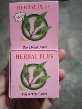 Product Review of cream wajah natural herbal plus logo halal from R**a M**a 0