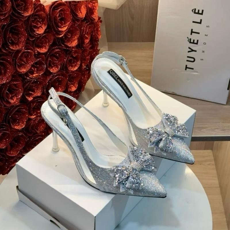 Giày bít mũi phối nơ đá .Chất kim tuyến nhũ bắt sáng siêu đẹp ,cao 5 cm-7cm gót vuông ,7-9 cm gót nhọn