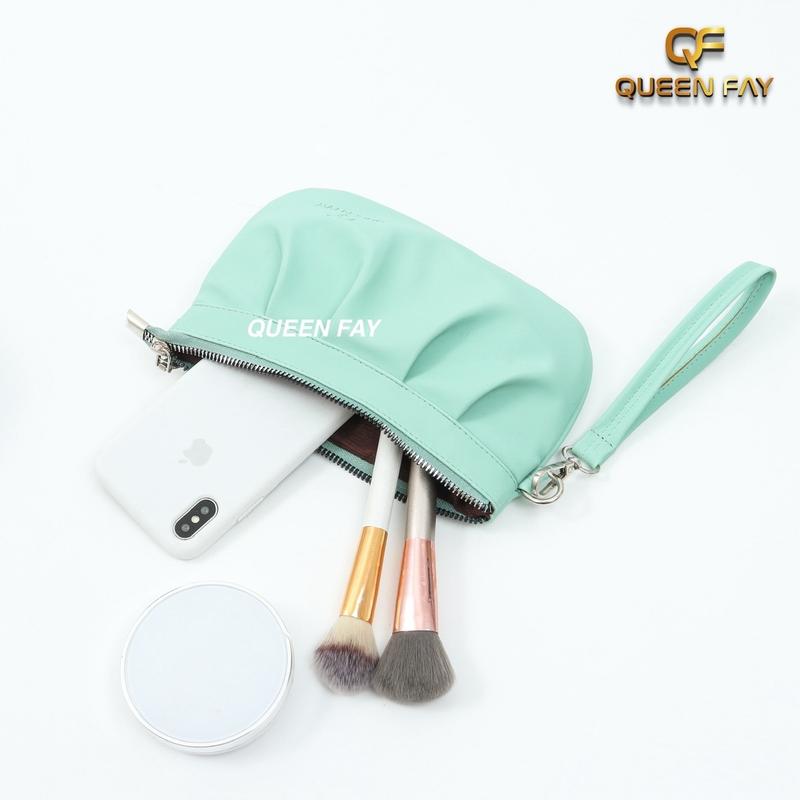 Queen Fay Lyona Pouch Chocoli Tas Dompet Multifungsi Waterproof Anti Air Kekinian Muat Banyak 2