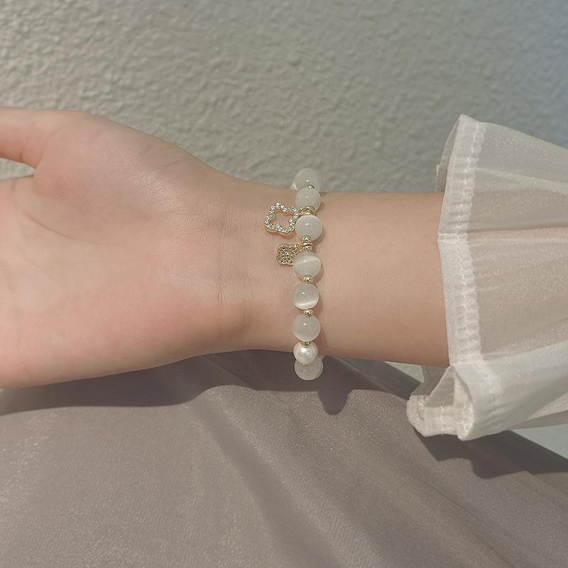 Product Introduction of Ladies' Cat Eye Stone Clover Bracelet Increases Travel Distance by 8mm 1