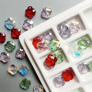 Ready Stock 5/6pcs Manik-manik Kristal Berpotongan Empat Daun Semanggi Dengan Lubang Tengah