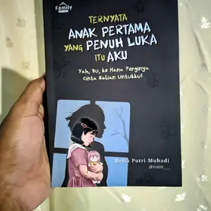 Buku novel Ternya Anak Pertama Yang Penuh Luka itu Aku - Delia