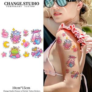 รอยสักสีสันสดใส ราชา กบ และเจ้าหญิงกระต่าย รอยสักชั่วคราว ต่ออายุได้ 7 วัน กันน้ำและกันรอยขีดข่วน สติ๊กเกอร์รอยสัก