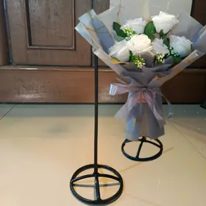 Standing buket besi Tiang penyangga buket tempat taruh buket display untuk buket TANPA BUNGA