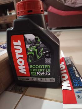 Product Review of OLI MOTUL SCOOTER EXPERT LE SAE 10W-30 800 ML - 1 LITER  (HIJAU) ORIGINAL Kendaraan Mesin Motor Motorcycle Oil from A**l F**i 0