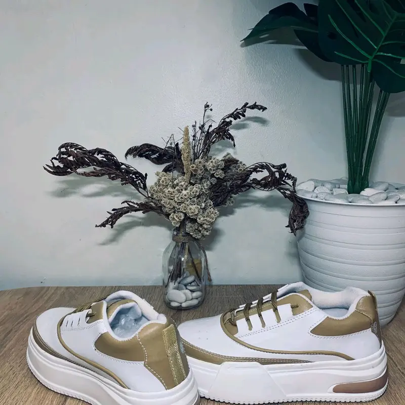 Sepatu Sneakers Wanita RMD 01 keren 6